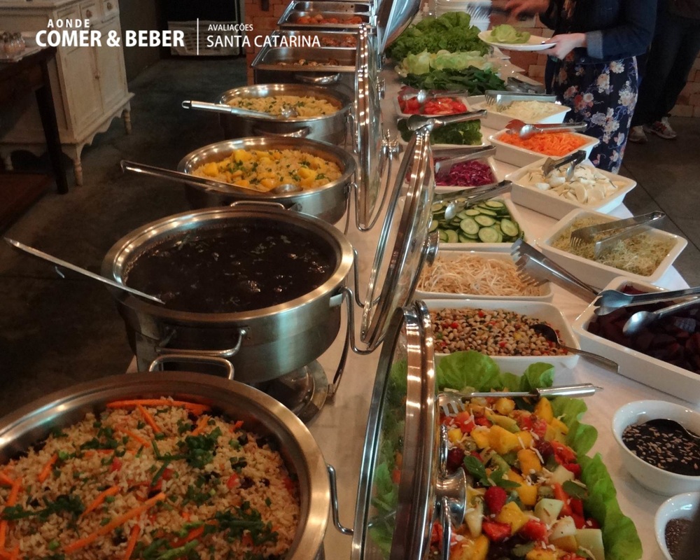 foto detalhes buffet pratos quentes no Restaurante Âme Gastronomia Funcional em Blumenau, SC