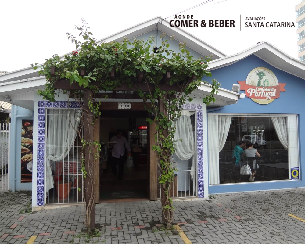 foto fachada da confeitaria portugal em blumenau