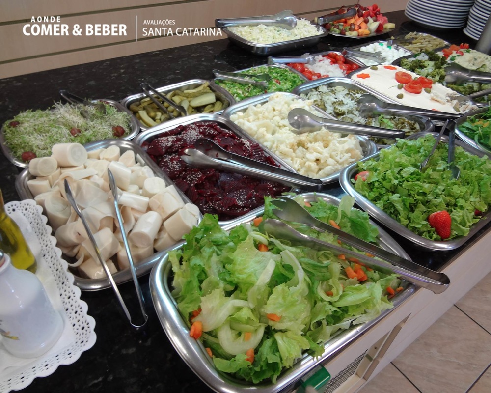 foto do buffet de saladas no Restaurante da Padaria Bublitz na Itoupava Central em Blumenau, SC