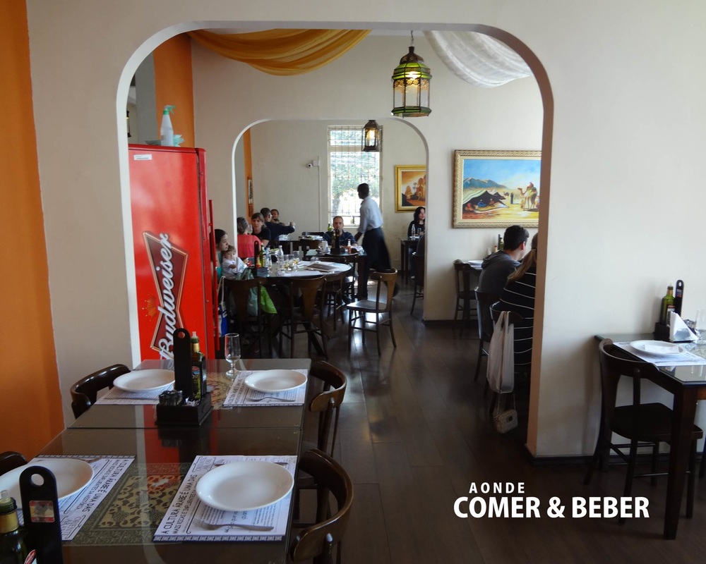 foto interna corredor no restaurante Oriente Árabe no Largo da Ordem em Curitiba, PR