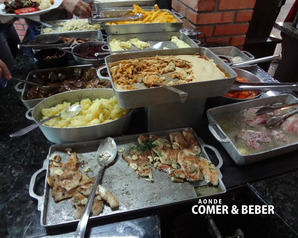 foto buffet quente  no Restaurante Típico Jardim Botânico em Timbó, SC
