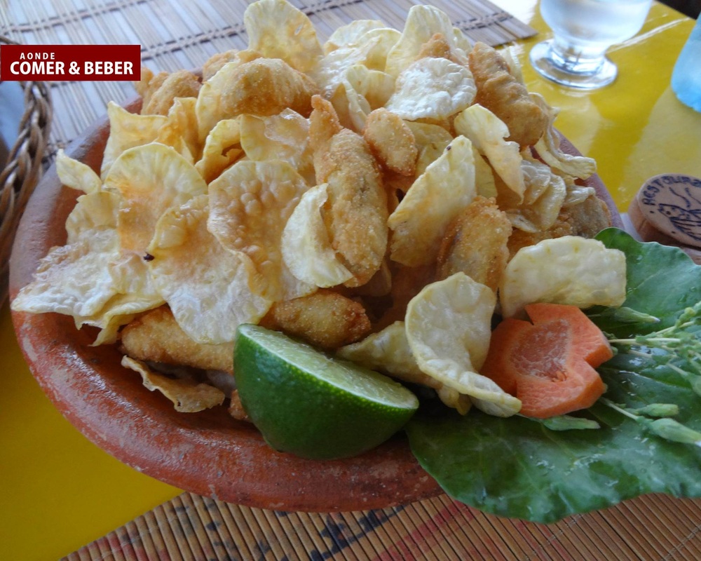 Fotos do Restaurante Pirão Dagua em Penha, SC - Detalhe da foto prato beata do mar  - iscas de peixe com batata doce frita