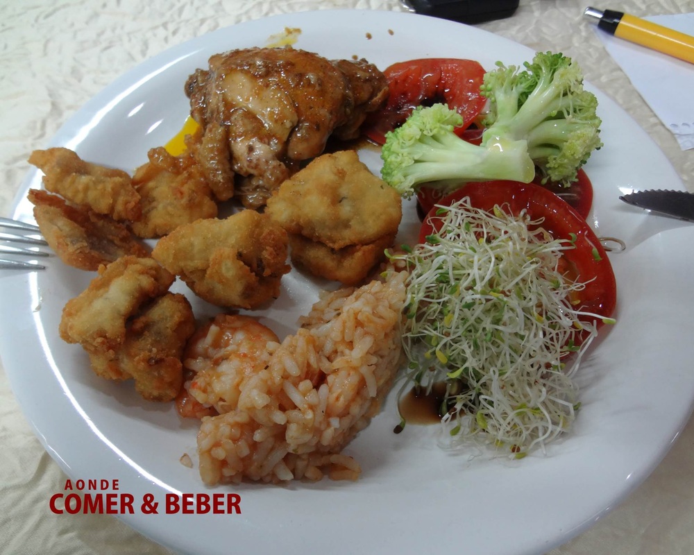 foto prato do buffet livre no restaurante Espetinho de Ouro em Blumenau, SC