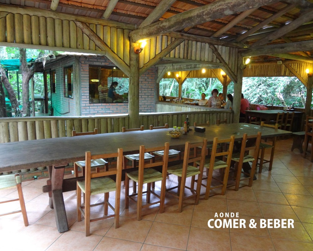 foto interna do restaurante Truticultura Agua da Serra em Ibirama, SC.
