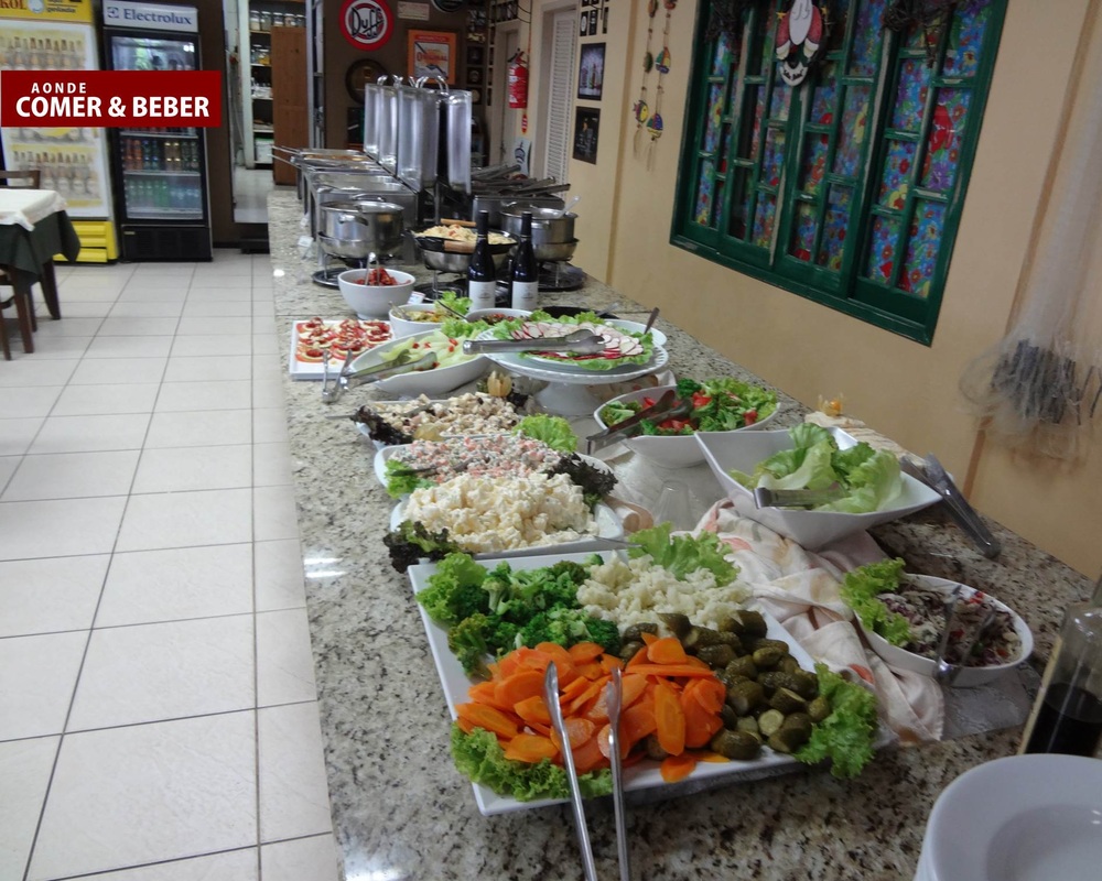Foto interna do Restaurante Lindomar em Penha, SC - Detalhe foto buffet frios