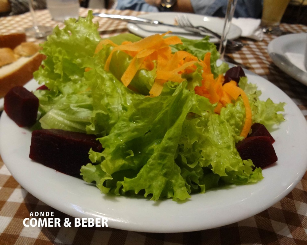 foto saladas na Thapyoka restaurante em Blumenau, SC