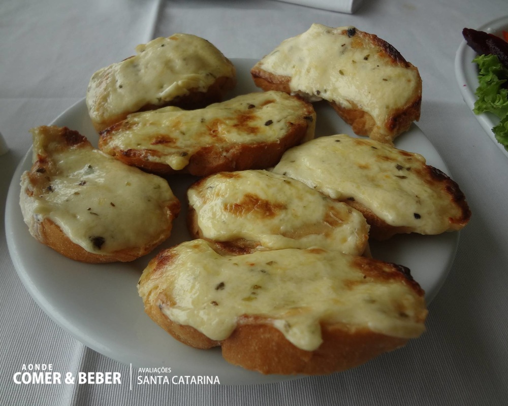 foto brusquetas com queijo no restaurante martinhos restaurante, martinhos itapema, martinhos restaurante itapema