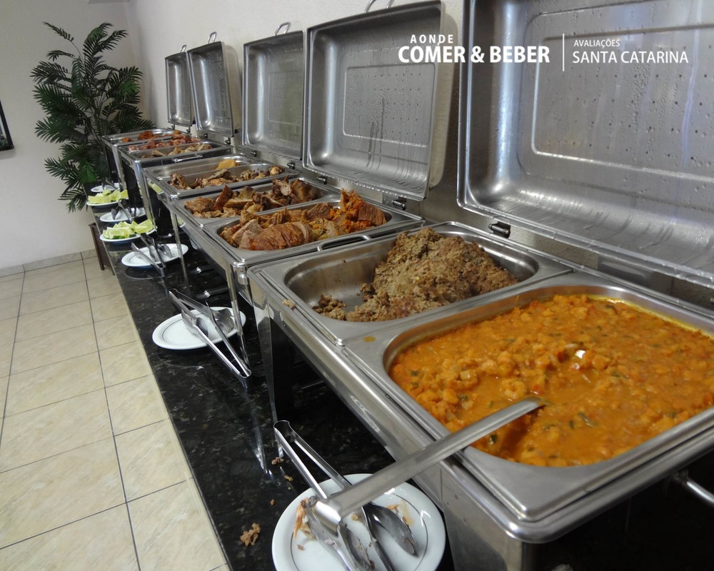 foto 3 do buffet de carnes no Restaurante da Padaria Bublitz na Itoupava Central em Blumenau, SC
