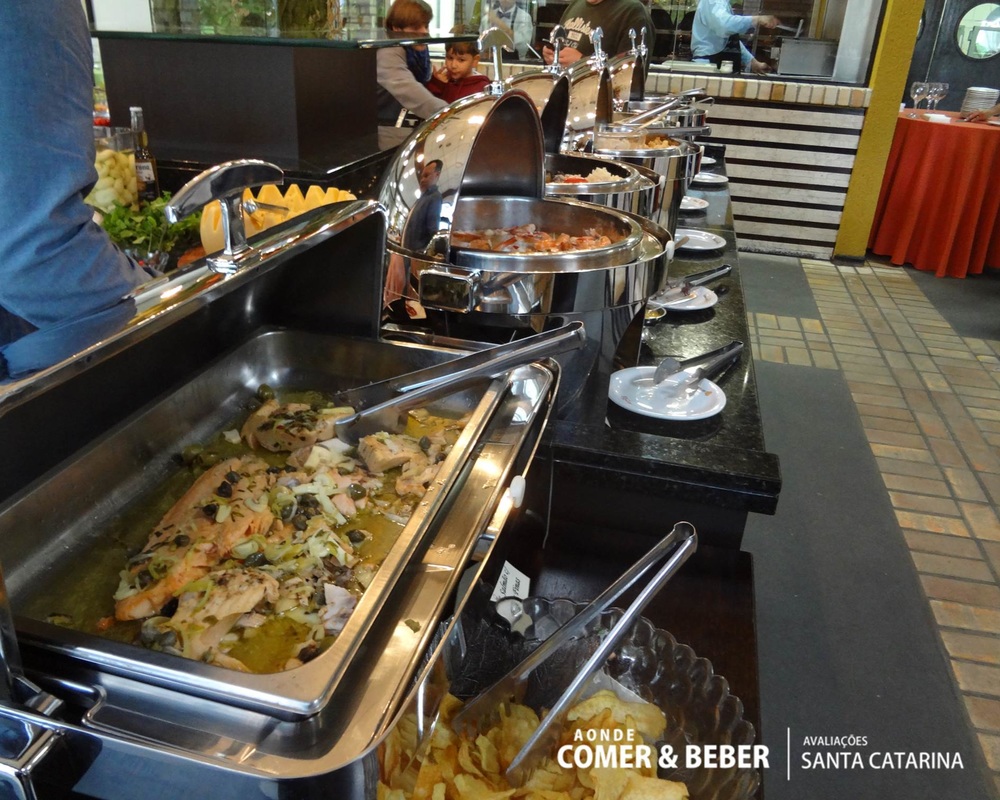 foto buffet na Churrascaria Ataliba em Blumenau, SC