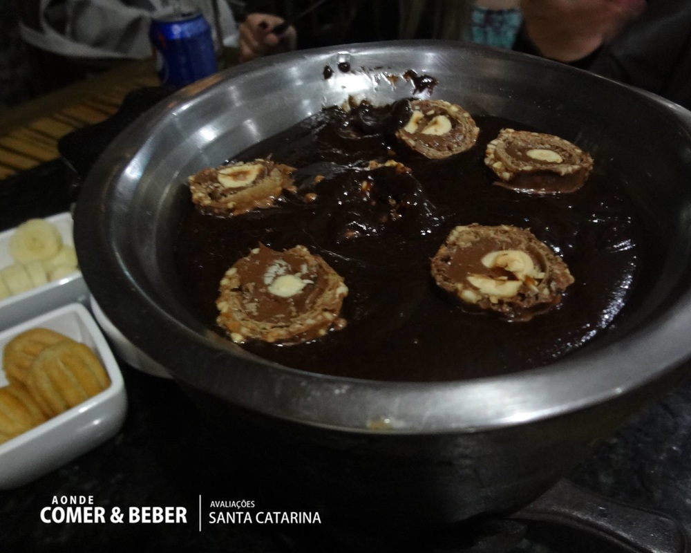 indaia restaurante em itapema, foto fondue de chocolate ferrero roche