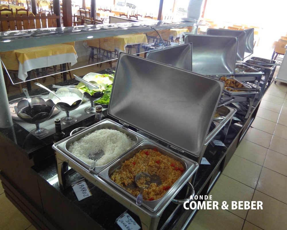 foto buffet parcial no restaurante Espetinho de Ouro em Blumenau, SC