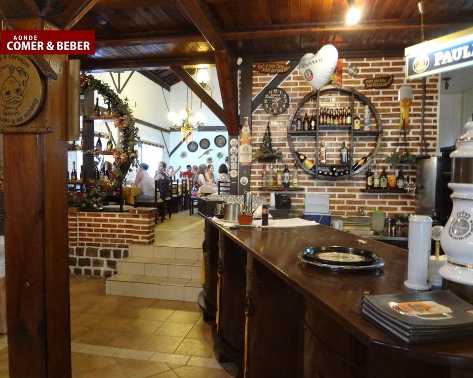 Foto interna restaurante tipico malvee em jaragua foto do bar