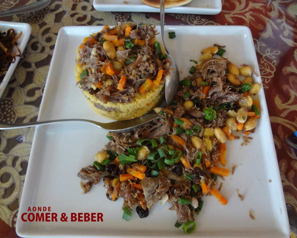 foto prato cuscus de carneiro no restaurante Oriente Árabe no Largo da Ordem em Curitiba, PR